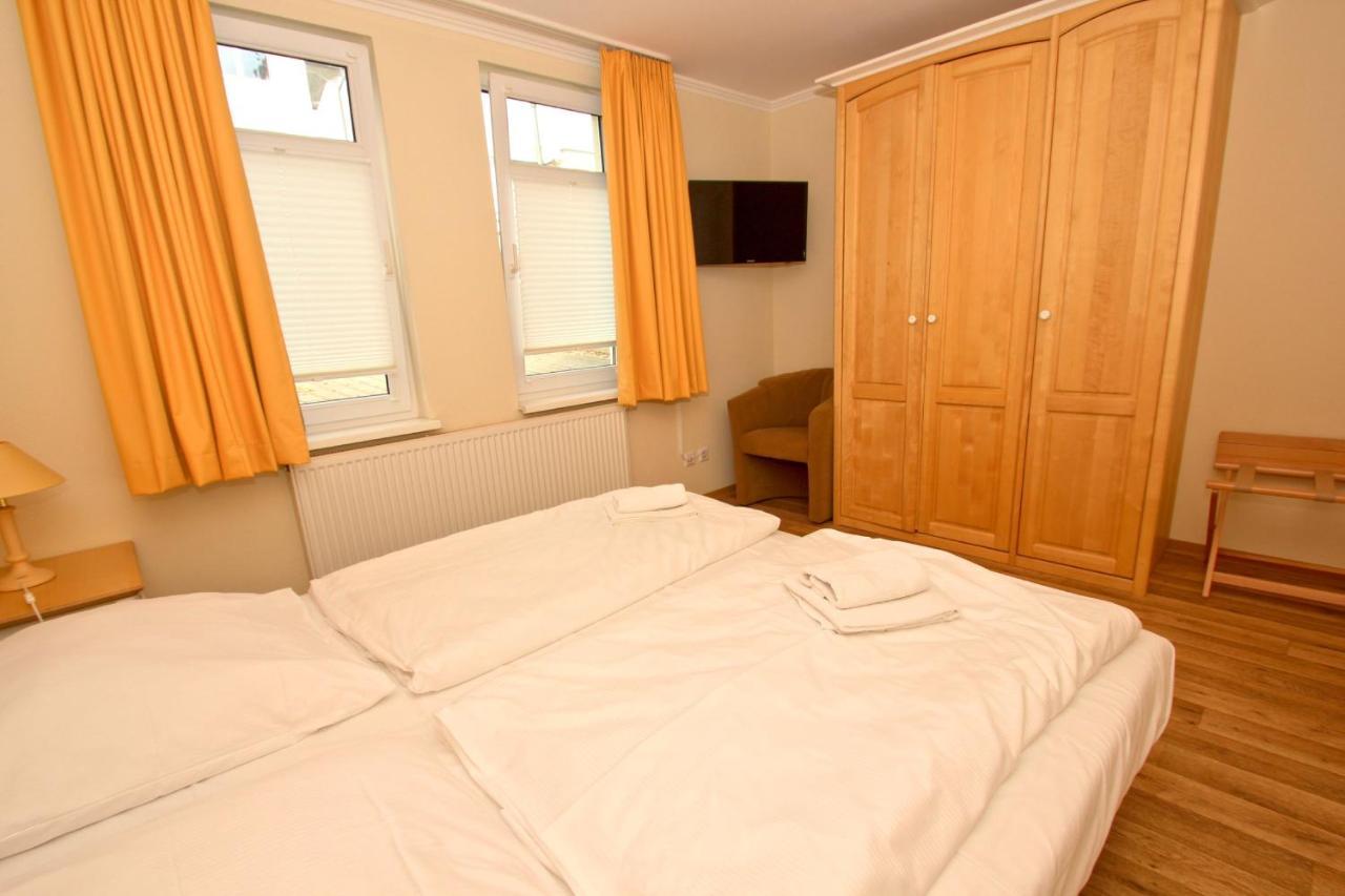 Mit Meerblick Und Balkon, Gratis Nutzung Vom Ahoi Erlebnisbad Und Sauna In Sellin - Meeresblick Fewo 35 Гьорен Екстериор снимка